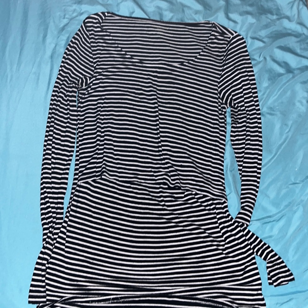 Motherhood Maternity long sleeve nursing tee size small
